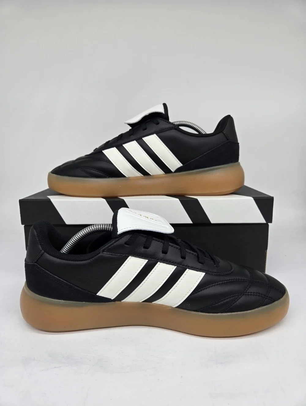 adidas Men's Barreda Mundial HQ2351 Black White Gum Shoes Size 9.5 New